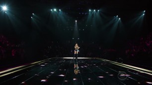 'Ariana Grande - Medley (Live From  The Victoria\'s Secret 2018 Update Fashior Show)'