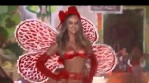 'The Victoria\'s Secret Fashion Show - Ariana Grande Performance 2'