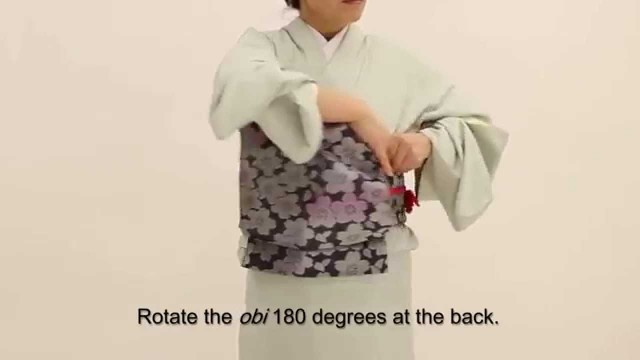 'How to Wear a Kimono -Part 4- Tying the fukuro-obi'