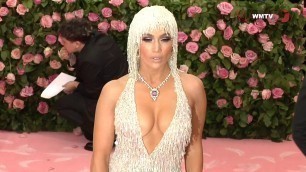 'Jennifer Lopez, Alex Rodriguez arrive at 2019 Met Gala Red carpet'