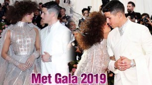 'Priyanka Chopra Nick Jonas PDA | MET Gala 2019 | INSIDE VIDEOS'