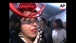 'Fashion stylist and icon Isabella Blow dies aged 48'