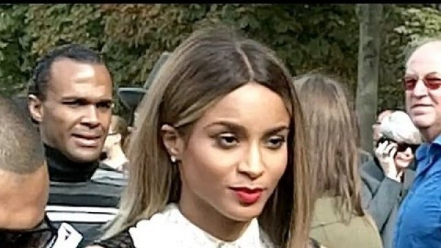 'CIARA arrive au défilé Valentino de la Paris Fashion Week le mardi 1er octobre 2013'