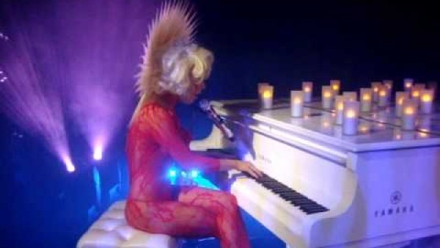 'Lady Gaga - Poker Face (Acoustic) LIVE at the Marc Jacobs After-Party'