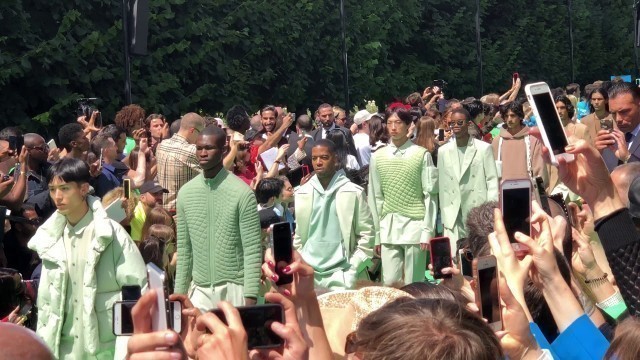 'Paris Fashion Week: Virgil Abloh\'s First Louis Vuitton Runway Show Full Walk'