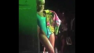 'Teyana Taylor sexy ass killing the fashion show agin in NYC'