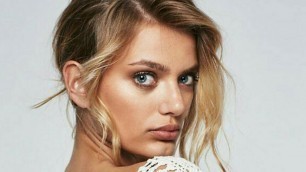 'Bregje Heinen as a fashion model'