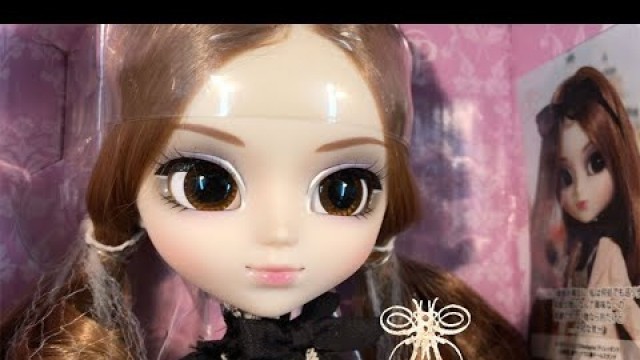 'NRFB Dilettante Pullip Doll P-119 Trench Coat Chic Fashion Ultra Rare'