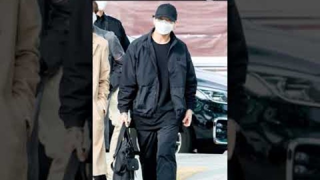 'BTS\'S Jungkook airport fashion...