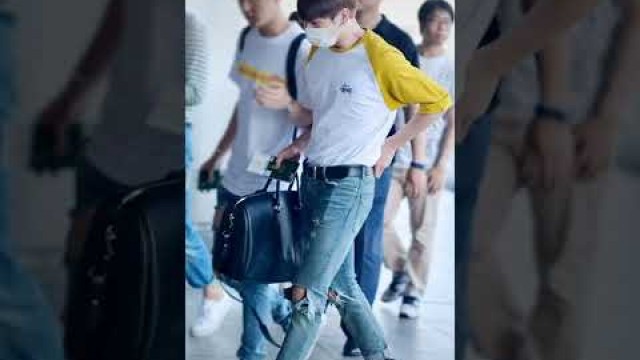 'Jungkook airport fashion then vs now