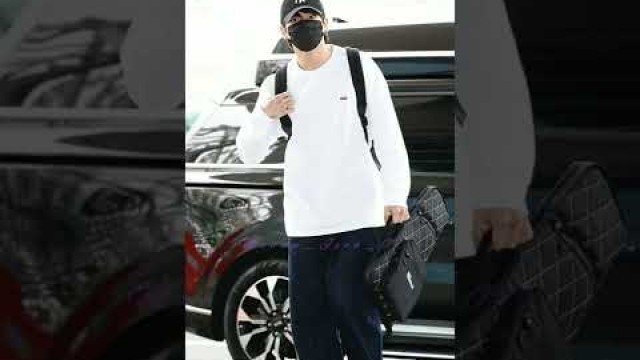 'jungkook airport fashion #icnairport #whiteoutfit #cute #bunny #haveasafeflightbts #viral #short'