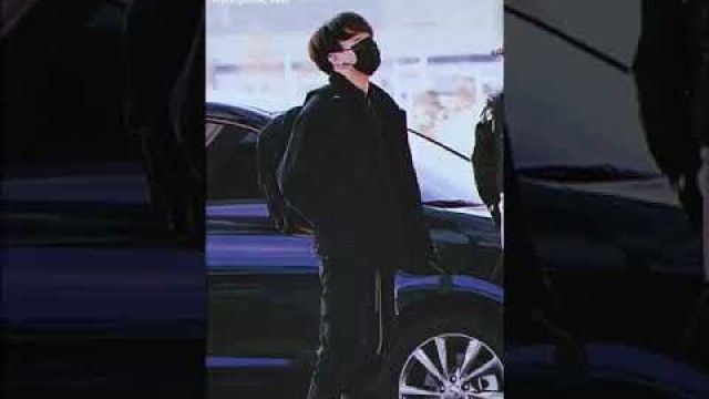 'ستايل جونغوك بالمطار | jungkook\'s airport fashion'