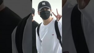 'BTS jungkook recent best airport fashion white shirt black cap like perfect style 