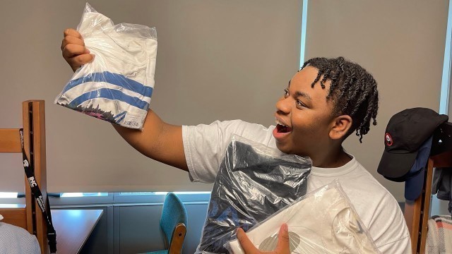 'Unboxing Travis Scott Fragment Shirts'