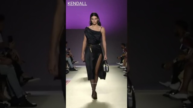 'RUNWAY WALK Gigi,Hailey,Kendall & Bella