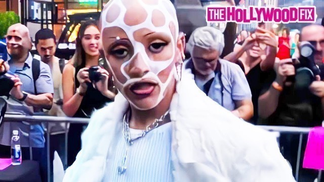 'Doja Cat Gets Caught Trying To Sneak A Butcher Knife Into The Vogue Show During Fashion Week In N.Y.'