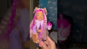 'clawdeen wearing y2k fashion clothes / skulltimate secrets monster high'