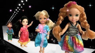 'Anna and Elsa Toddlers Fashion Show! Barbie New Summer Clothes # Fashionista Dress up! Chelsea! Toys'