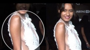 'Lisa Haydon\'s SHOCKING WARDROBE MALFUNCTION'