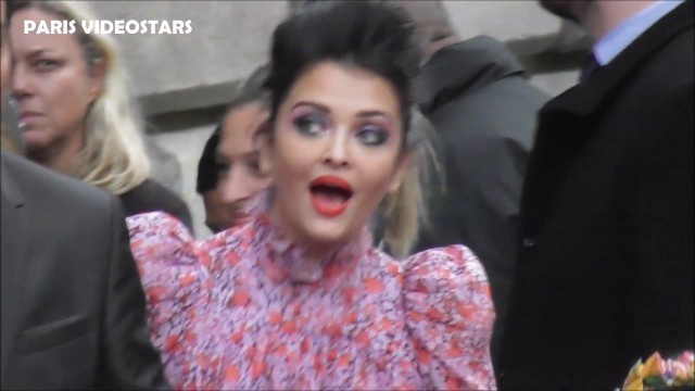 'VIDEO Aishwarya Rai leaving the L\'Oréal Paris Fashion Week show 28 september 2019'