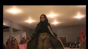 'cara catwalk !! semoga bermanfaat (model hijab indonesia  malang)'