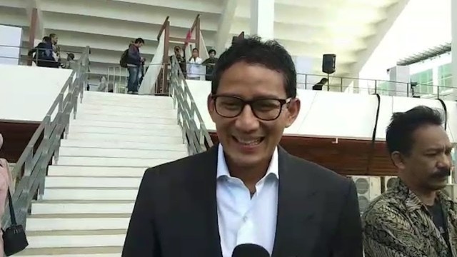 'Hadiri Acara Fashion Show Vanilla Hijab, Sandiaga: Segar Banget'