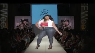 'Fashion Weekend Plus Size 2017 / Plus Size Ladies / Fat Women Wearing Tight Clothing / Fashion Show'