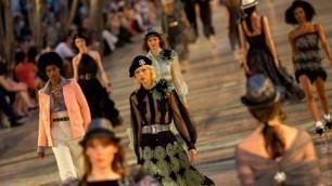 'CHANEL Cuba Cruise 2017 - Havana Fashion Show'