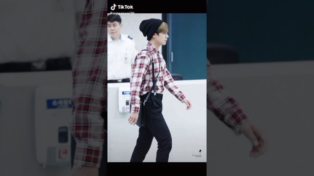 'BTS kim Taehyung airport  fashion  