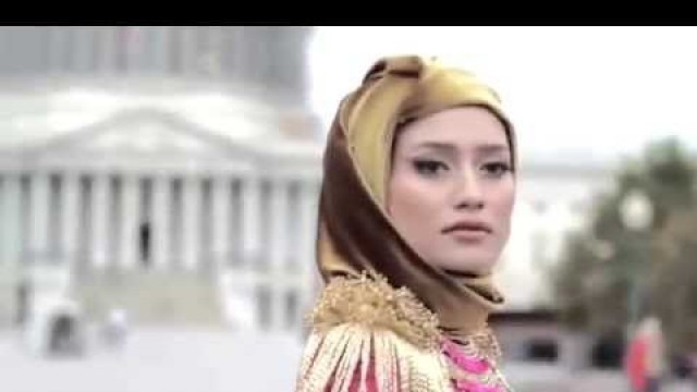 'Fashion Show Hijab Dian Pelangi Di New York'