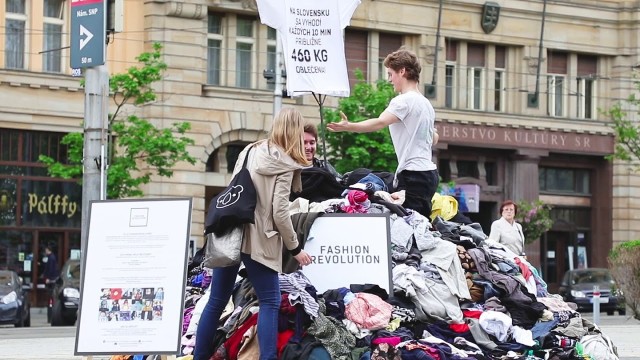 'Fashion Revolution Slovakia 2018 - How much textile waste do we produce?'