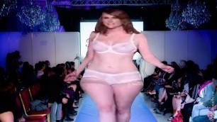 'Fashion Week Plus Size 2017-Curvy Cate -2nd Edition Pulp The Show Paris-Hot Swimsuit Fashion Show'