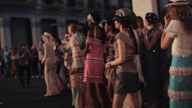 'Показ мод CHANEL на Кубе /  Story of the Cruise 2016 17 CHANEL show in Cuba'