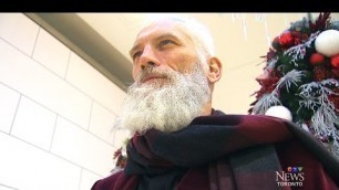 '\'Fashion Santa\' turning heads, taking photos at Toronto mall'