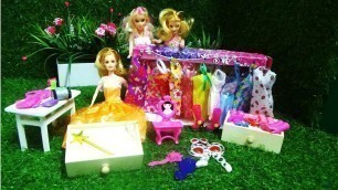 'MINI -BARBIE DOLLS FASHION SHOW TOYS WITH THEIR DRESSES,DOLL SHOES AND DOLL ACCESSORIES'