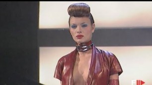 'GIVENCHY Fall Winter 1998 1999 Paris - Fashion Channel'