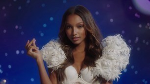 'Santa Baby: Victoria’s Secret Holiday 2016'