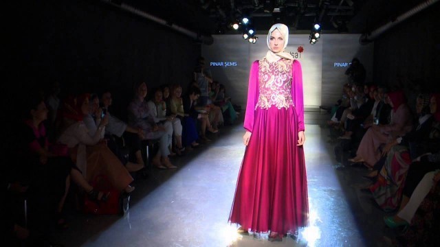 'Pınar Şems- Modanisa Defile Tasarımcıları: Hijab Fashion Show 2014'