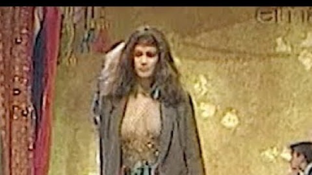 'EMANUEL UNGARO Fall 1999 2000 Paris - Fashion Channel'