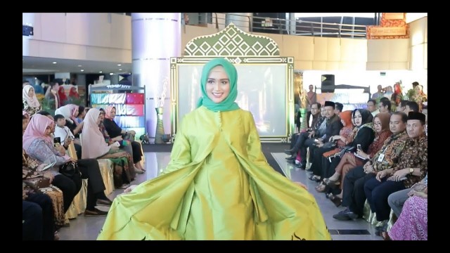 'Fashion Show Hijab - SMESCO Ramadan Fest 2017 Part 4'