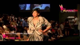 'Zarine Khan And Richa Chadda Wardrobe Malfunctions At Lakme Fashion Week 2013'