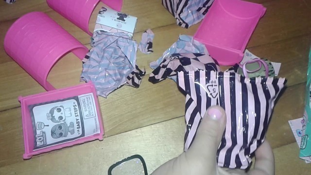 'Amelia unboxes the NEW Light Pink LOL Fashion on the go case and two LOL Lil\'s :-)'