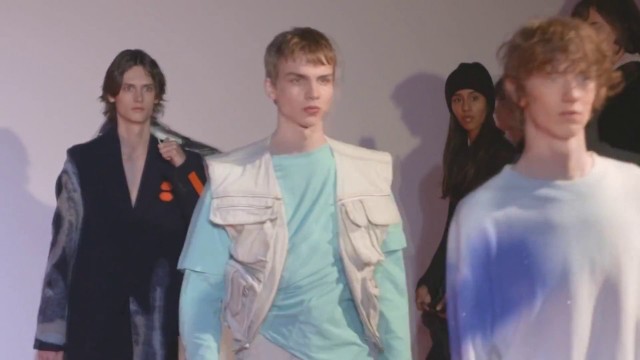 'OFF-WHITE | MENS Fall Winter 2018/2019 Fashion Show \"BUSINESS CASUAL\"'