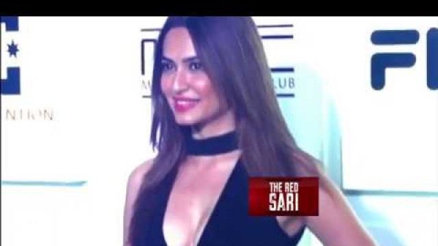 'Kriti Kharbanda Wardrobe Malfunction At Lakme Fashion Week'