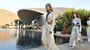 'Chanel Stages Fashion Show In Cuba - VIDEO'