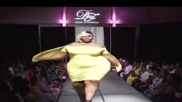 'Fashion week Plus Size 2017- large size women - Hot Plus Size Models -Fashion Show .'