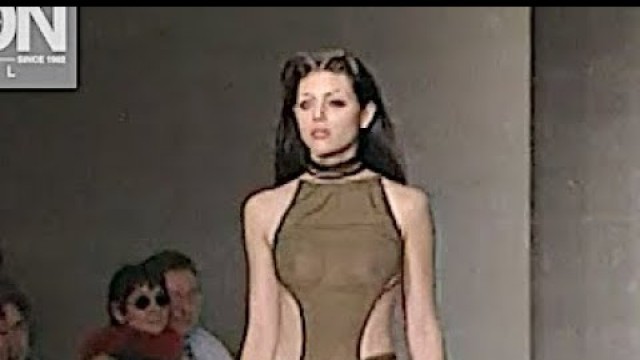 'GIVENCHY Fall 2000/2001 Paris - Fashion Channel'