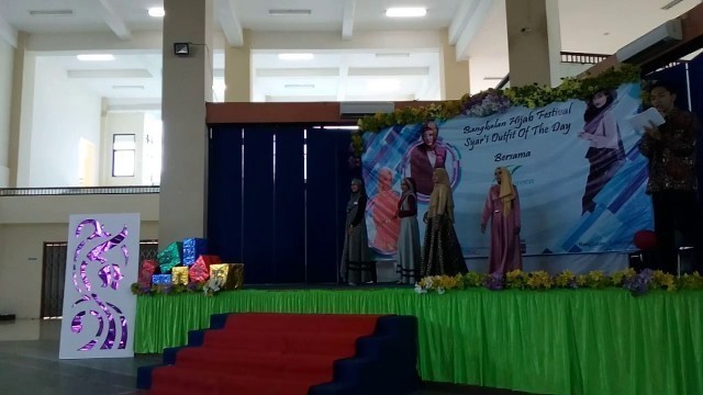 'Lomba Fashion Show (catwalk)  \"Lomba Hijab Bangkalan\" dg tema Syar\'i Outfit of The Day'