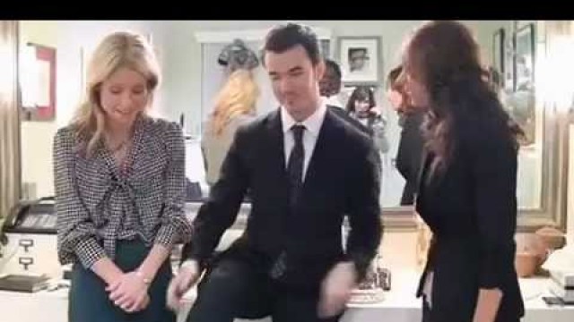 'Kevin Jonas y Danielle Deleasa en LIVE! with Kelly - Kellys Fashion Finder'