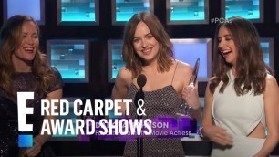 'Dakota Johnson Has A Wardrobe Malfunction At People\'s Choice Awards 2016 | E! People\'s Choice Awards'